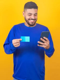 A guy holding his Chase Freedom Unlimited.