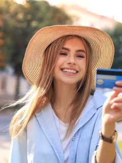 A girl holding her Discover it Balance Transfer Credit Card.