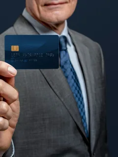 A man holding his Chase Sapphire Preferred.