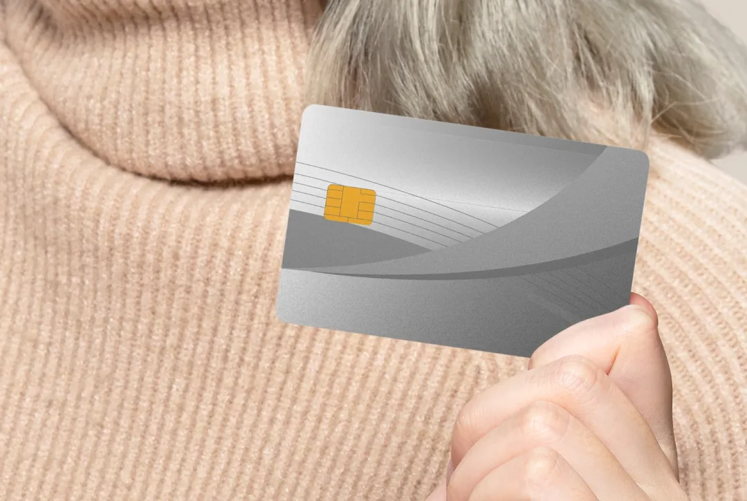 Someone holding the Simmons Visa Card.