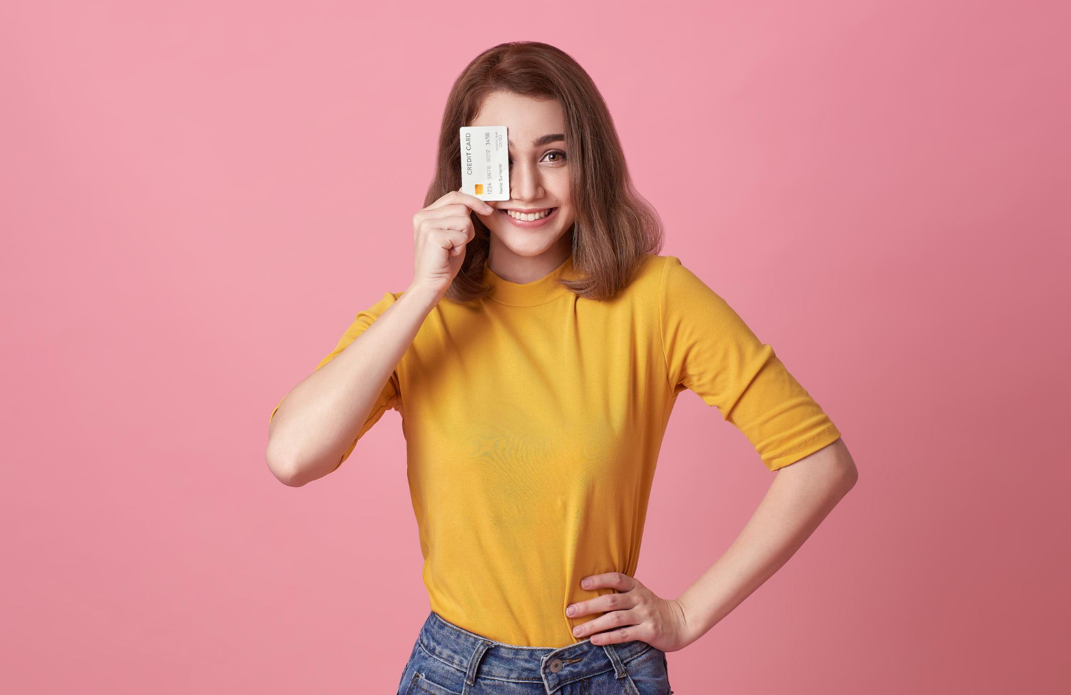 A girl holding her Discover it Student Cash Back.