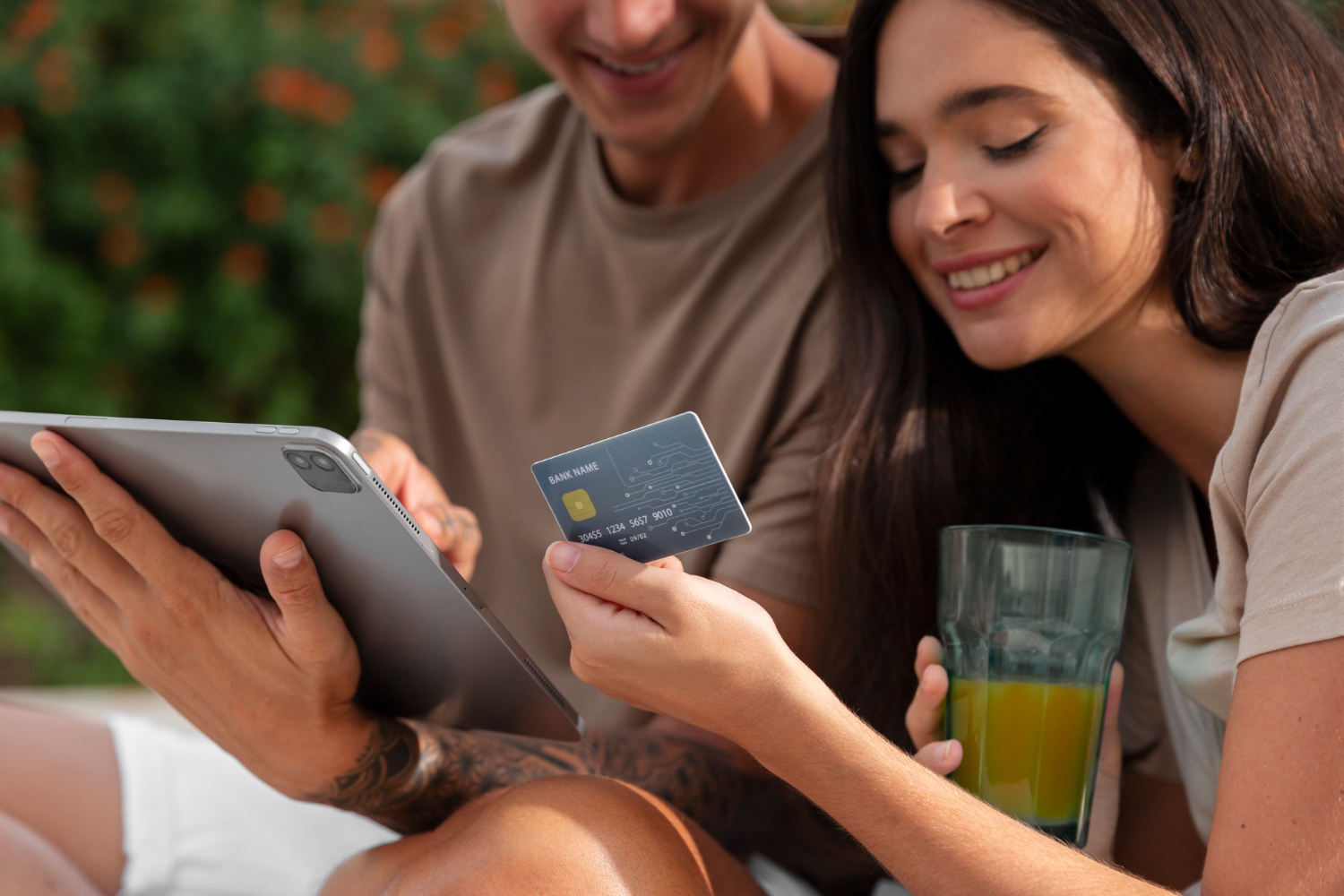 A couple using the Prime Visa Amazon Credit Card.
