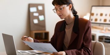 woman planning her Savings strategies.