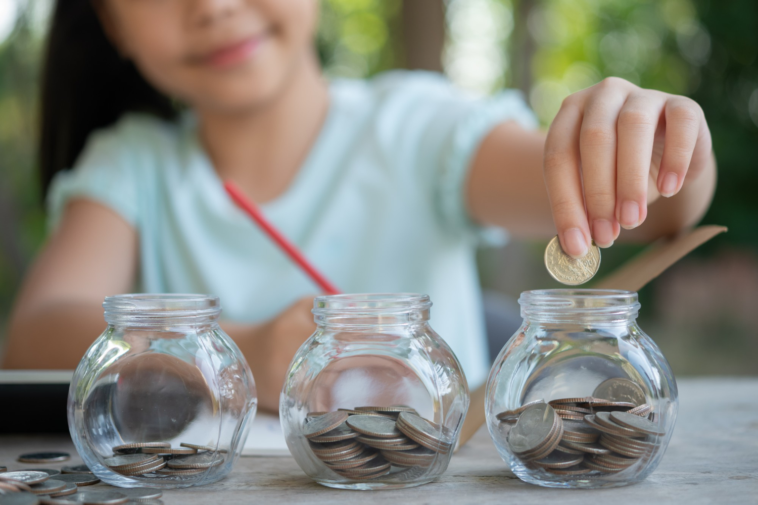 girl learns the value of savings through financial education