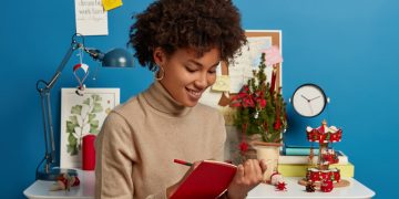 woman making New Year's Financial Resolutions.